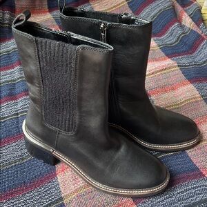 Vince Camuto Black Leather Chelsea Boots Size 7